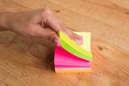 Notes blok 76x76mm - med 400 sider i 5 neonfarver