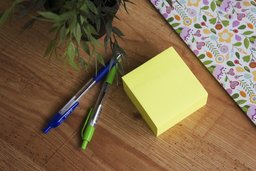 Notes blok 76x76mm - med 400 sider i gul