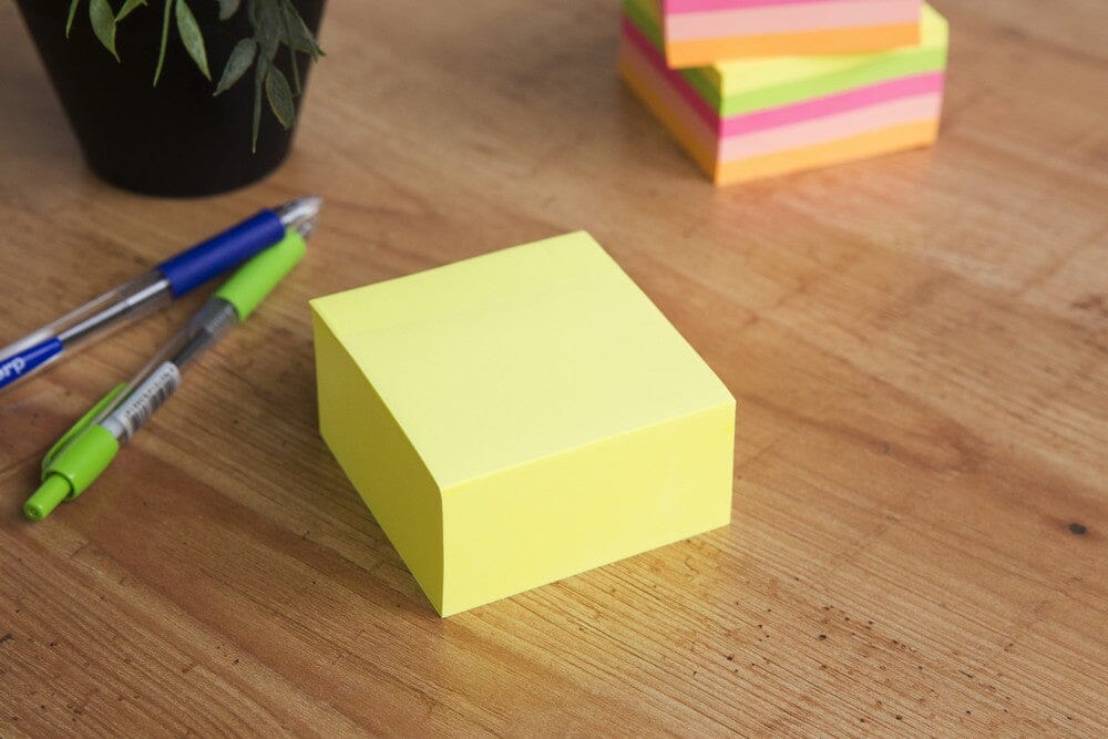 Notes blok 76x76mm - med 400 sider i gul